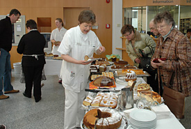 Kuchenbacken für KUNO bei den Barmherzigen Brüder